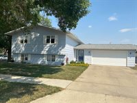 2122 1st Ave East, Williston, ND 58801