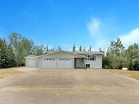 6821 2nd Ave Cir East, Williston, ND 58801