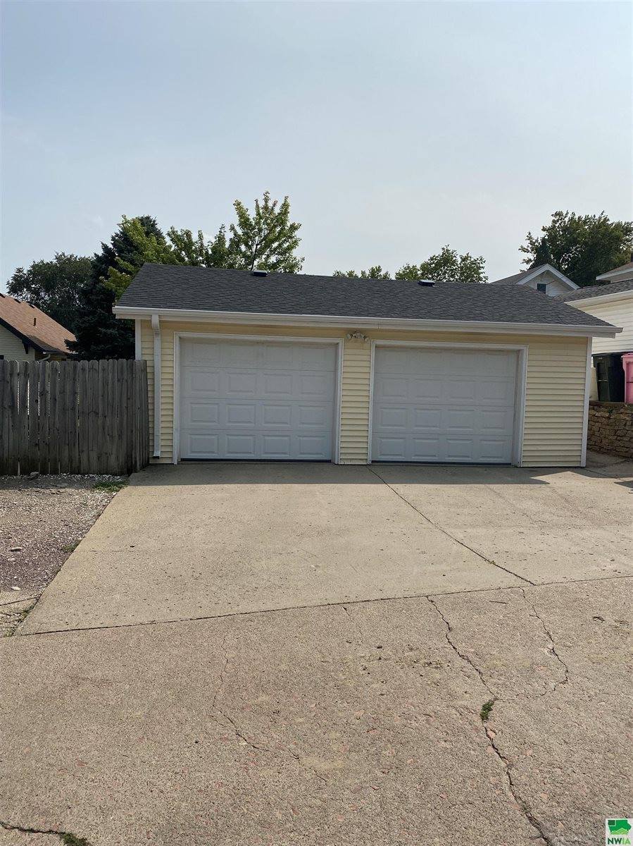 1913 W 5th, Sioux City, IA 51103