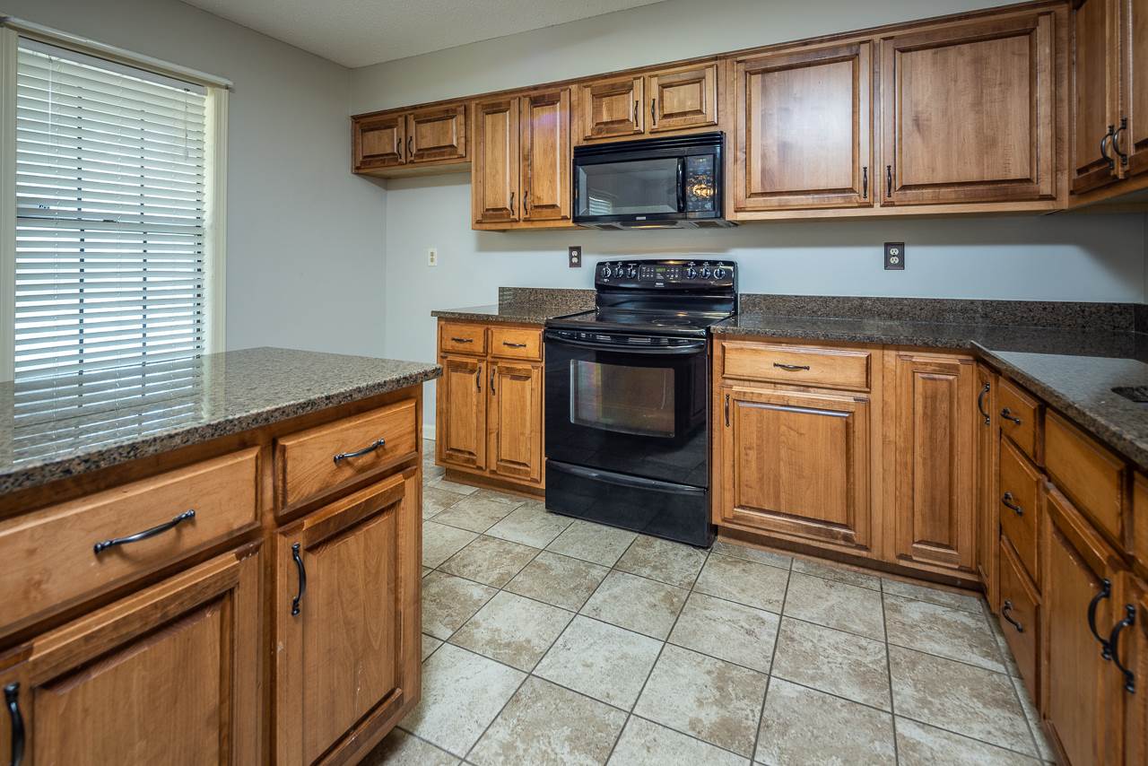 1086 Trappers Cv, Cordova, TN 38018