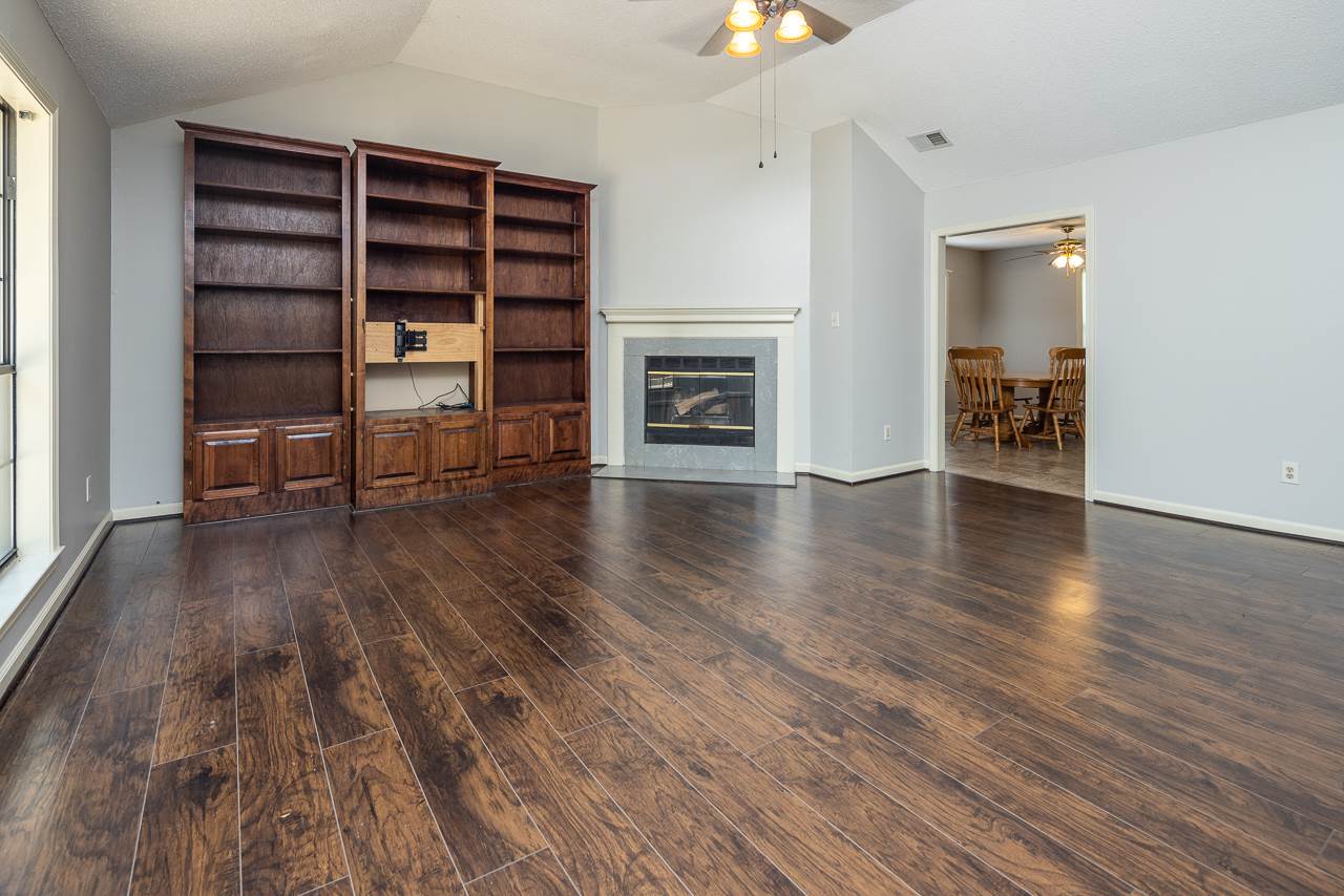 1086 Trappers Cv, Cordova, TN 38018