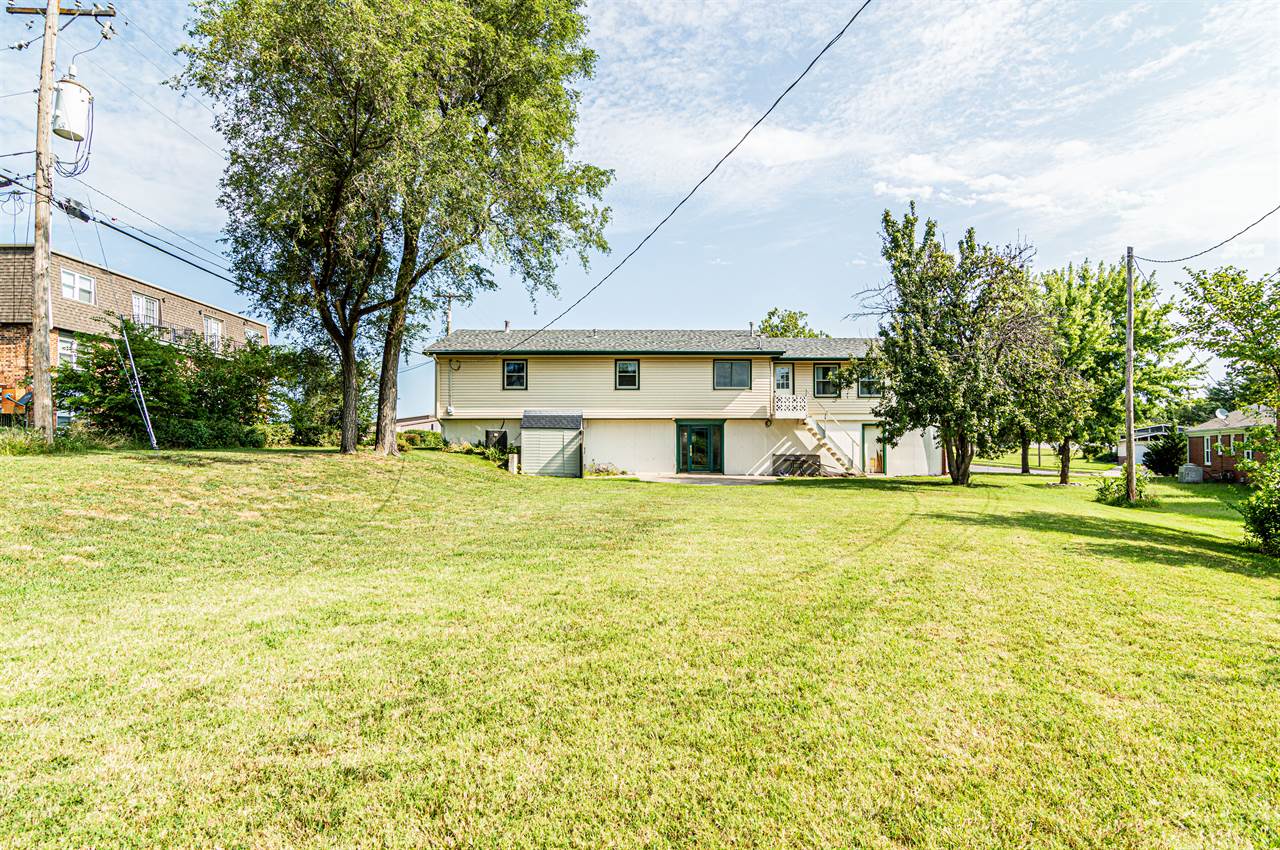 1005 Burke Drive, Junction City, KS 66441