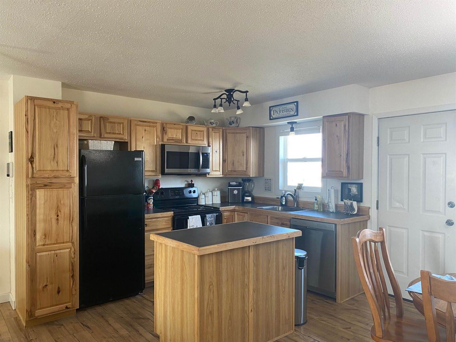 1120 E Ridge Ct, Williston, ND 58801