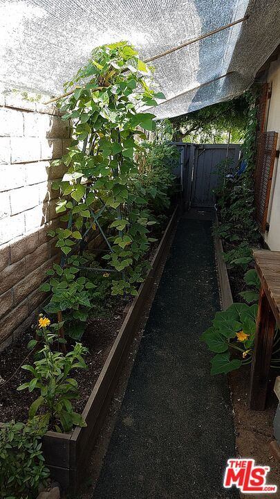 22858 Gault St, West Hills, CA 91307