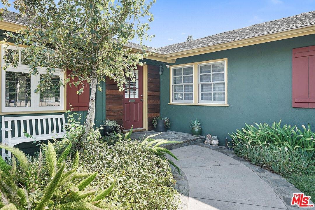 22858 Gault St, West Hills, CA 91307