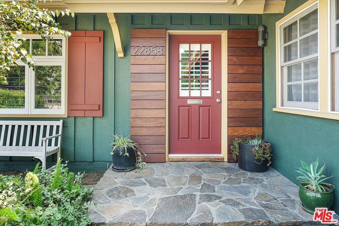 22858 Gault St, West Hills, CA 91307