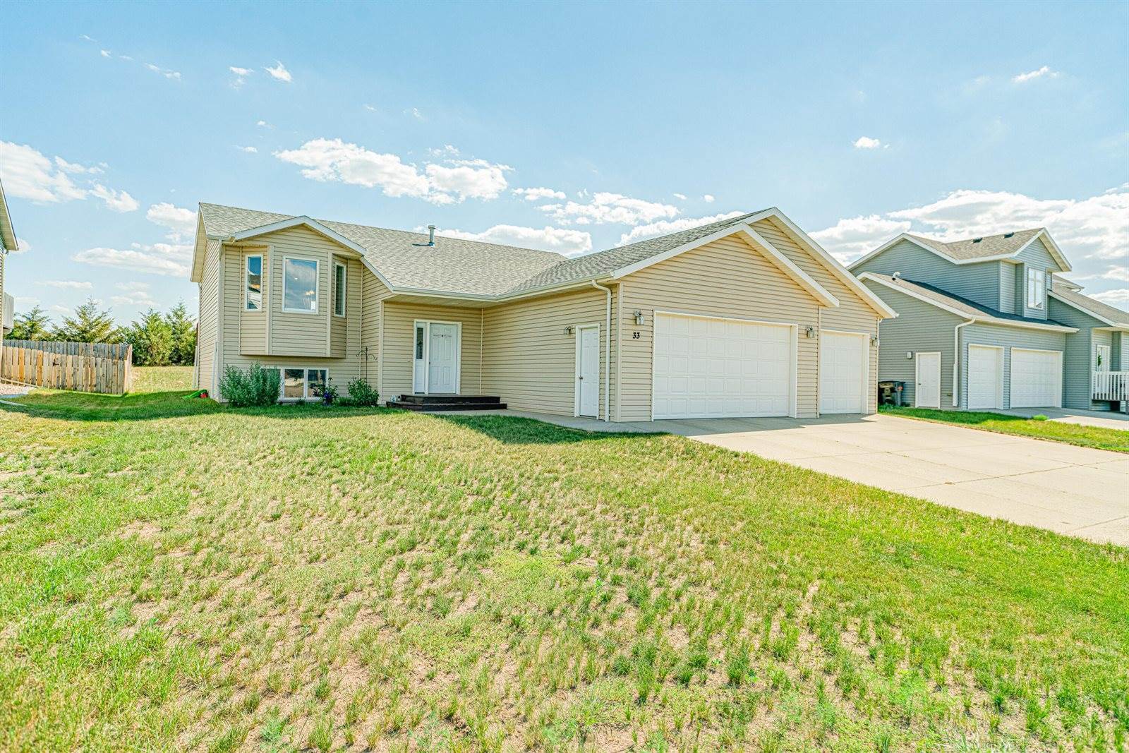 33 Mcginnis Way, Lincoln, ND 58504