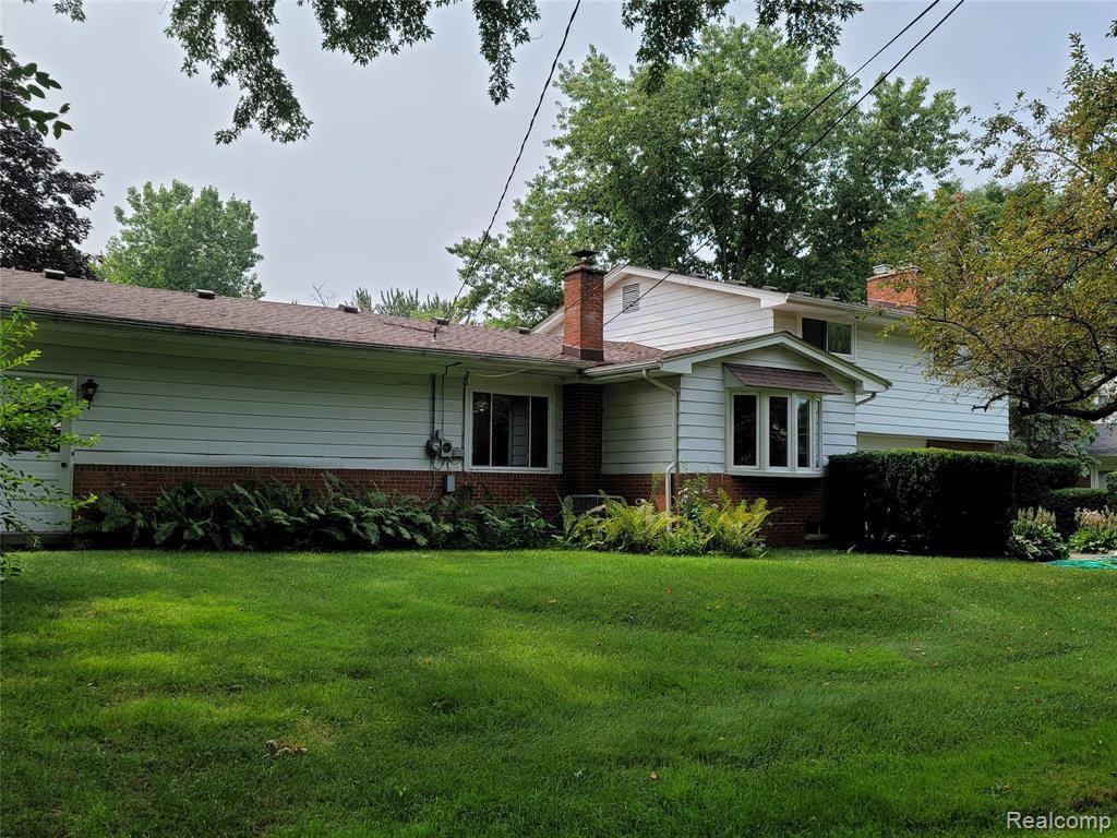 32428 Nottingwood St, Farmington Hills, MI 48334