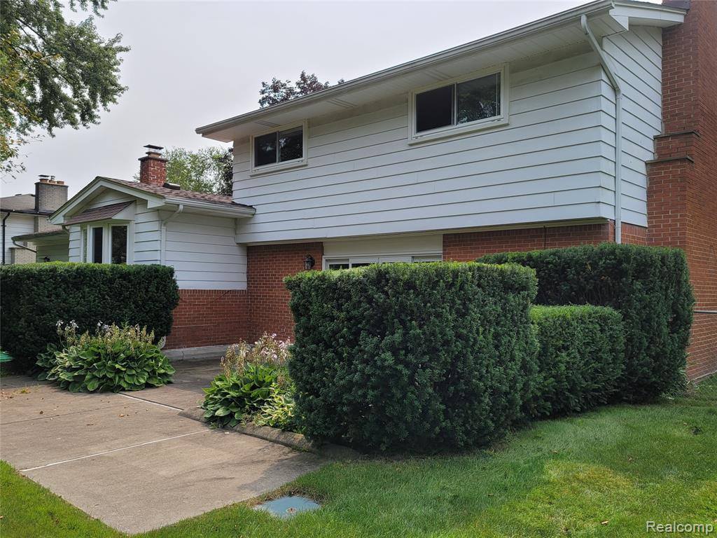 32428 Nottingwood St, Farmington Hills, MI 48334