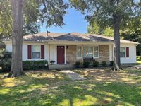 3013 Meadows Dr, Texarkana, TX 75501