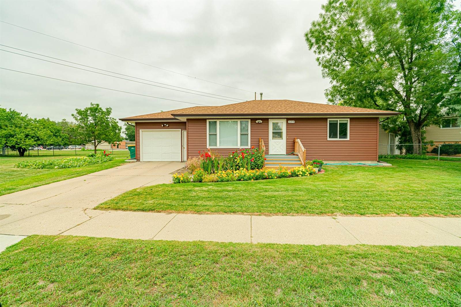 634 Garden Drive, Bismarck, ND 58504