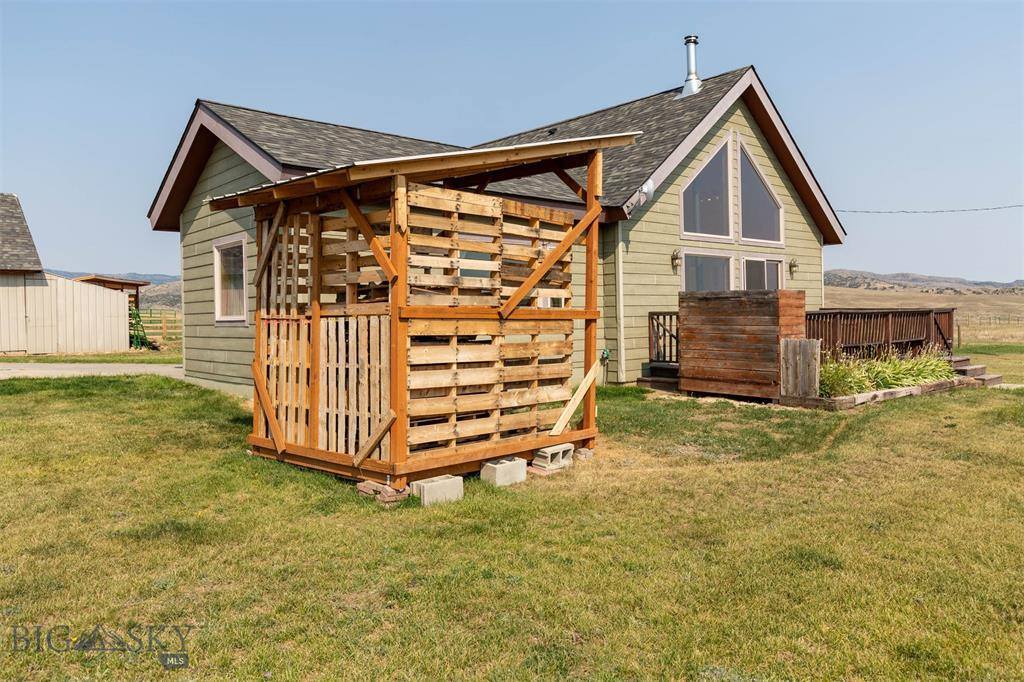 127 Old Ranch Road, Livingston, MT 59047