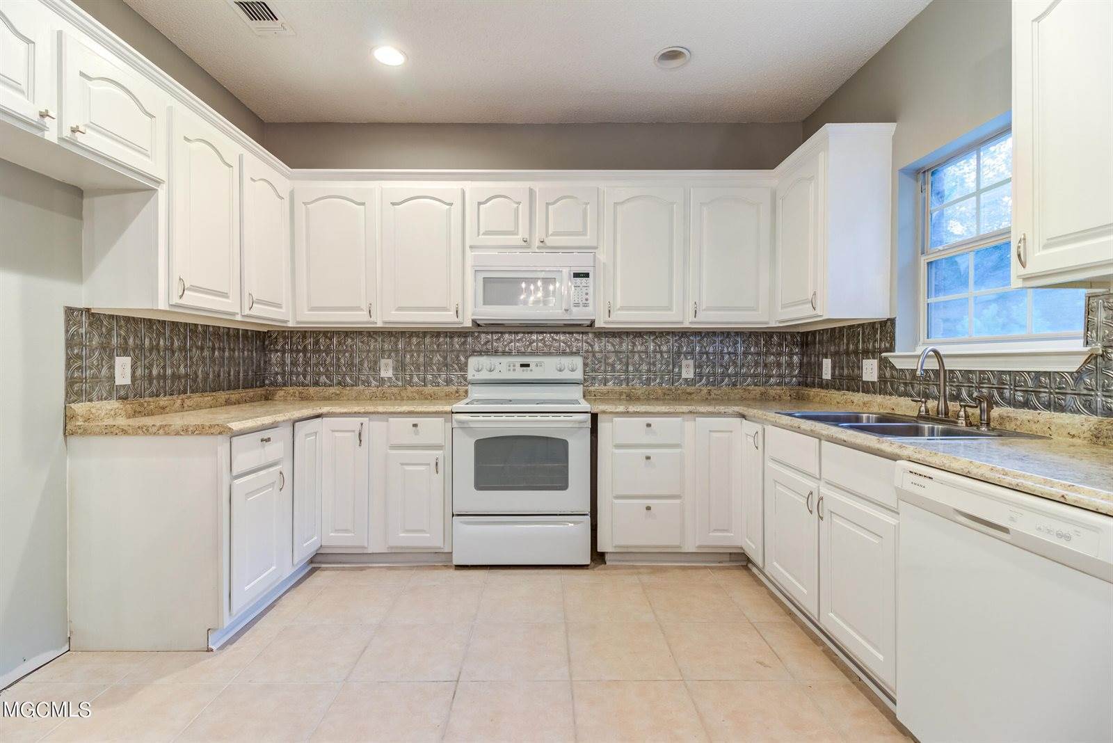 24130 Hwy 603, Kiln, MS 39556