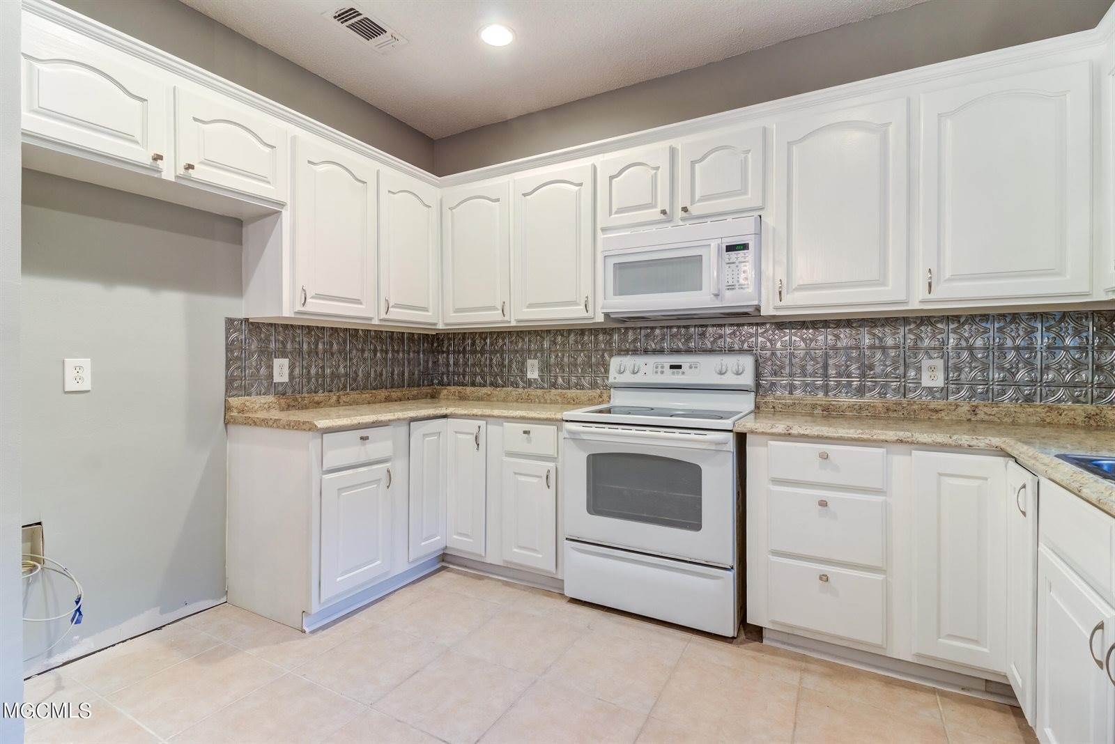 24130 Hwy 603, Kiln, MS 39556