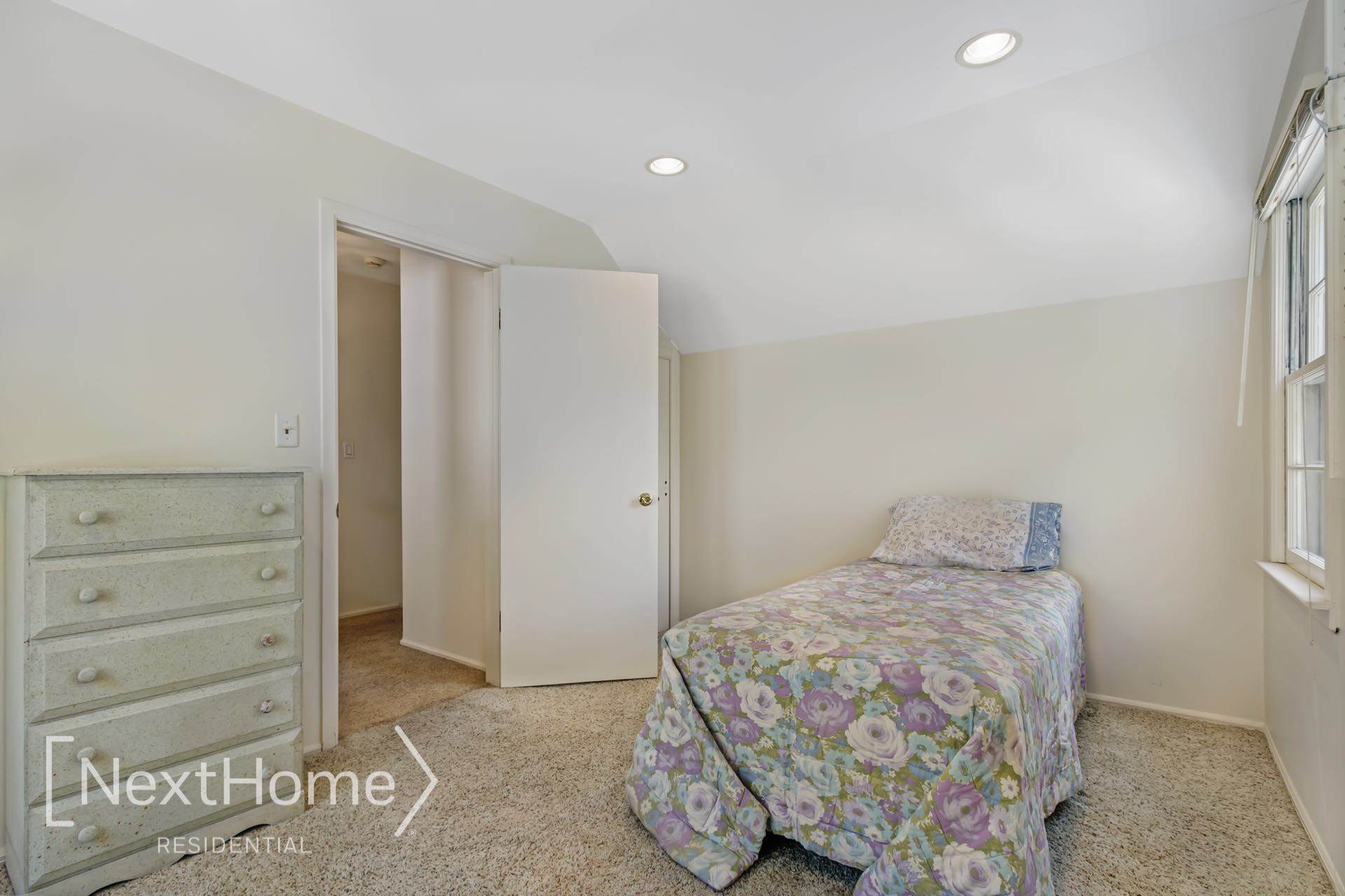 12 Russell Street, Lynbrook, NY 11563