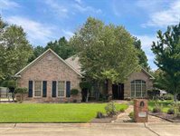 5804 Whitney Ln, Texarkana, TX 75503