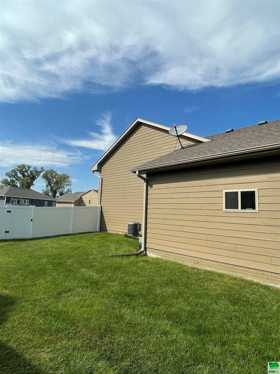 193 N Churchill Circle, No. Sioux City, SD 57490