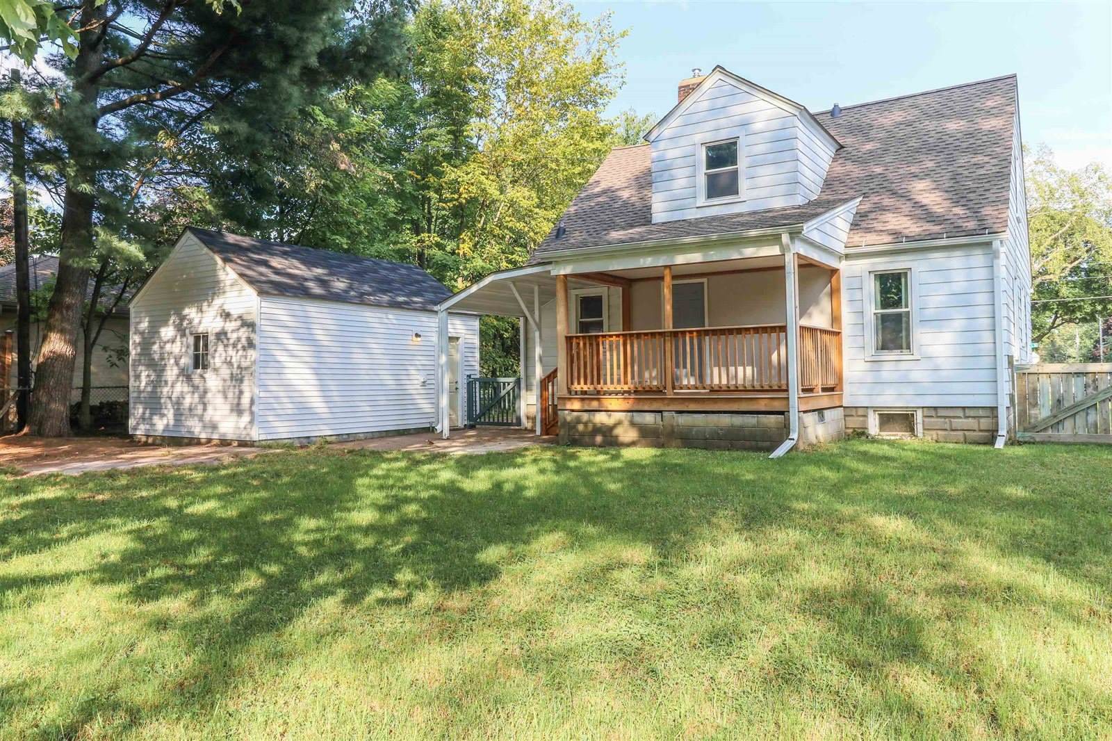 822 Berlin Street, Waupaca, WI 54981