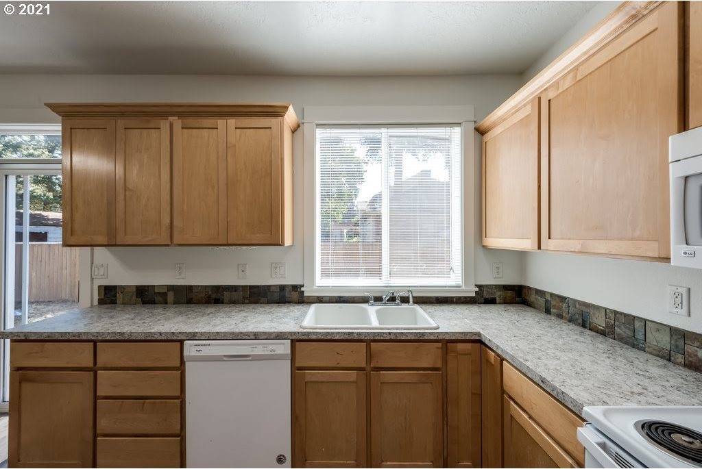 20052 NE Hoyt St, Portland, OR 97230