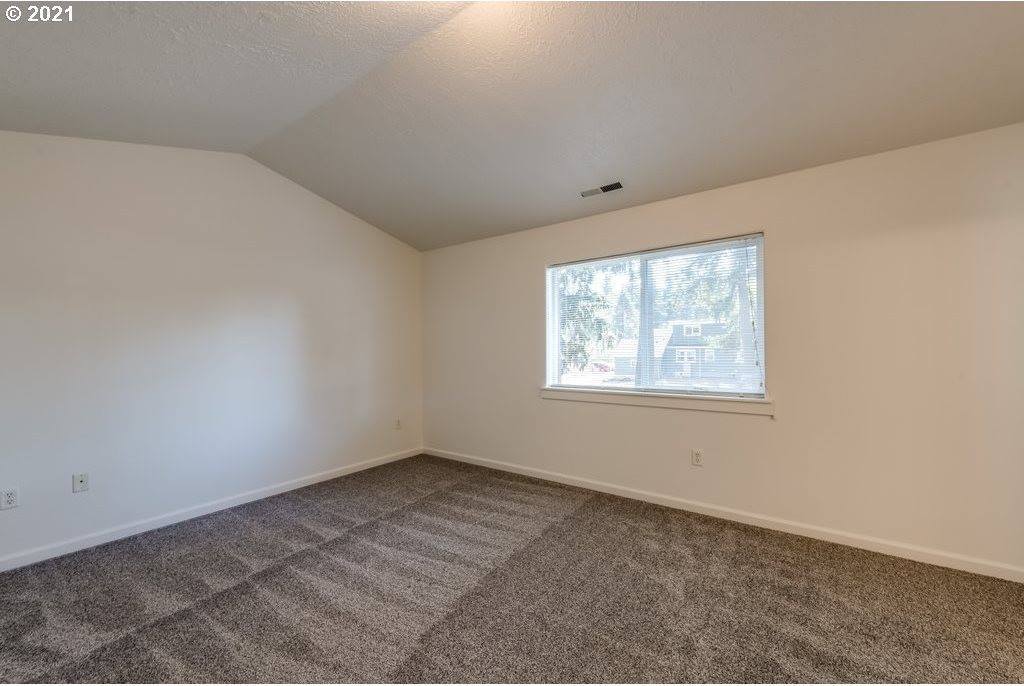 20052 NE Hoyt St, Portland, OR 97230