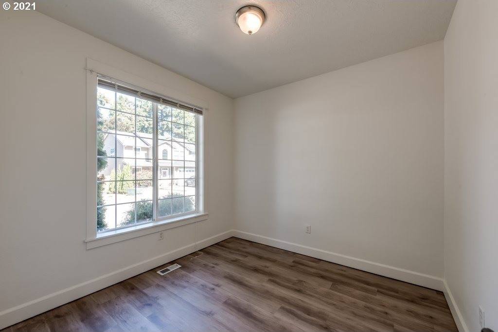 20052 NE Hoyt St, Portland, OR 97230