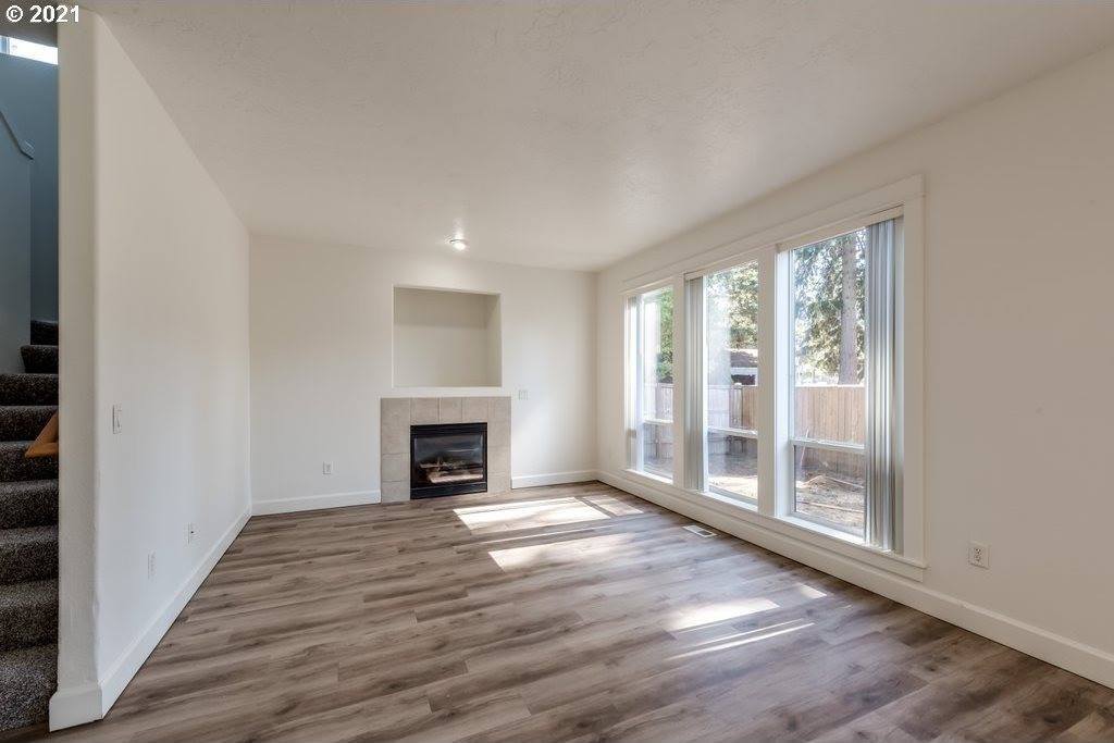 20052 NE Hoyt St, Portland, OR 97230