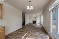 20052 NE Hoyt St, Portland, OR 97230