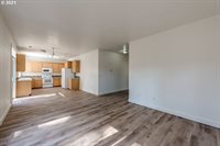 20052 NE Hoyt St, Portland, OR 97230