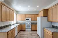 20052 NE Hoyt St, Portland, OR 97230