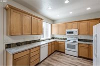 20052 NE Hoyt St, Portland, OR 97230