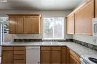 20052 NE Hoyt St, Portland, OR 97230