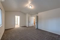 20052 NE Hoyt St, Portland, OR 97230