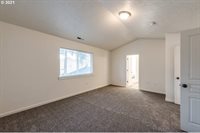 20052 NE Hoyt St, Portland, OR 97230
