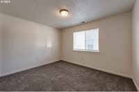 20052 NE Hoyt St, Portland, OR 97230