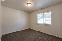 20052 NE Hoyt St, Portland, OR 97230