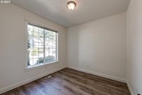 20052 NE Hoyt St, Portland, OR 97230