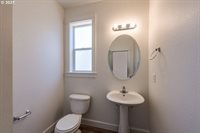 20052 NE Hoyt St, Portland, OR 97230