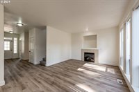 20052 NE Hoyt St, Portland, OR 97230