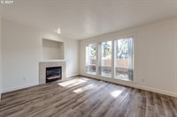 20052 NE Hoyt St, Portland, OR 97230