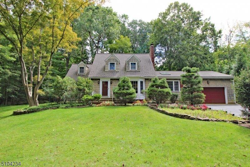 111 Washington Dr, Watchung, NJ 07069