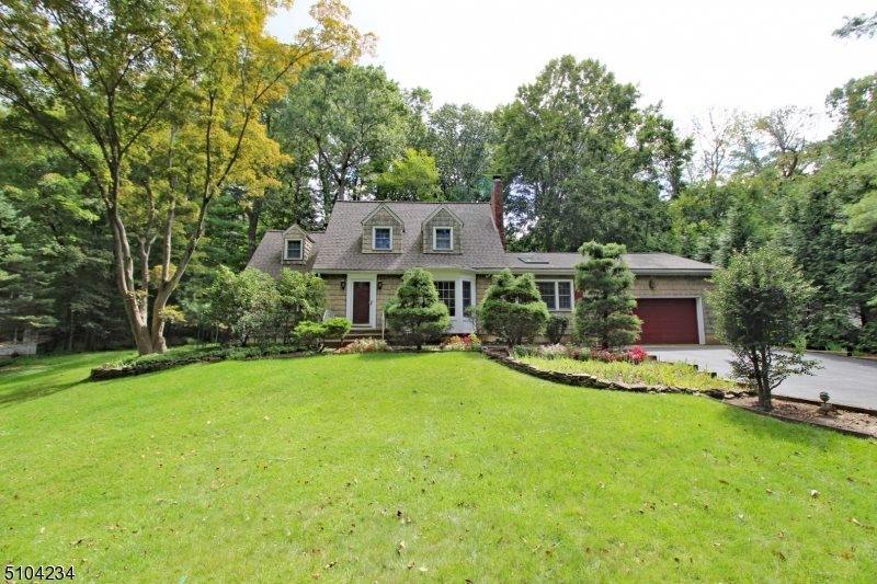 111 Washington Dr, Watchung, NJ 07069