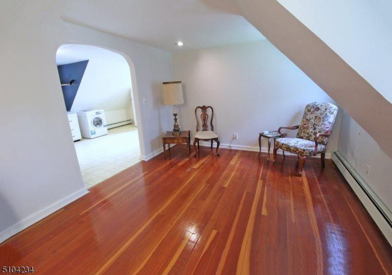 111 Washington Dr, Watchung, NJ 07069