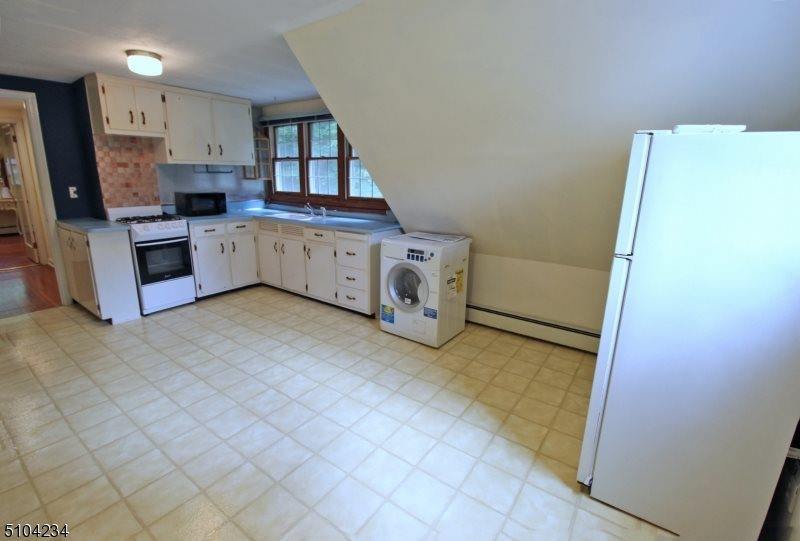 111 Washington Dr, Watchung, NJ 07069