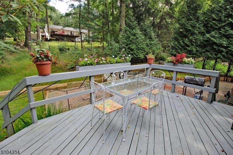 111 Washington Dr, Watchung, NJ 07069