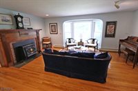 111 Washington Dr, Watchung, NJ 07069