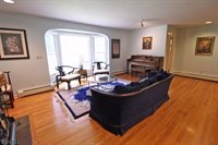 111 Washington Dr, Watchung, NJ 07069