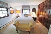 111 Washington Dr, Watchung, NJ 07069