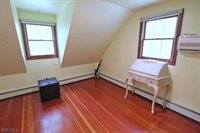 111 Washington Dr, Watchung, NJ 07069