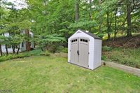 111 Washington Dr, Watchung, NJ 07069