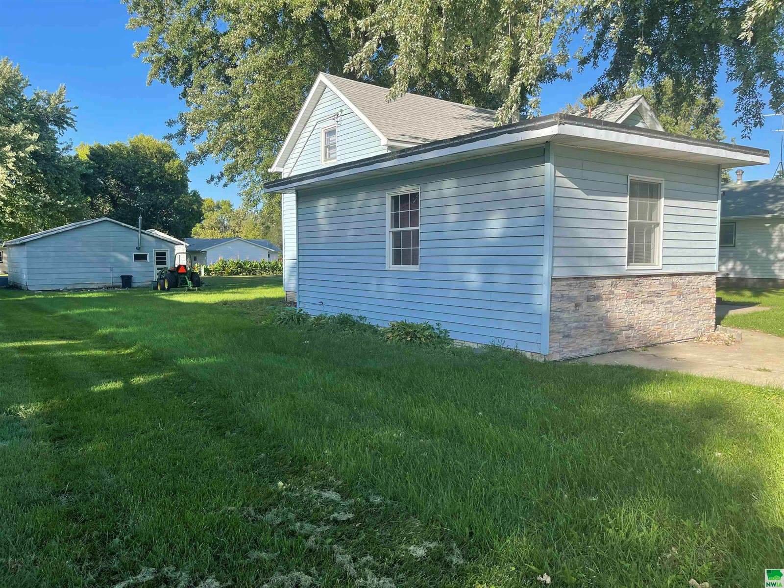 531 Hardy, Akron, IA 51001